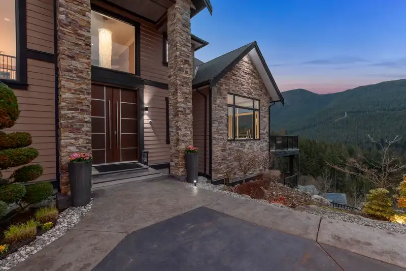 1087 UPLANDS DRIVE - photo 3 of 40