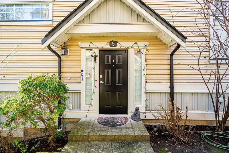 5 8383 159 STREET - photo 4 of 33