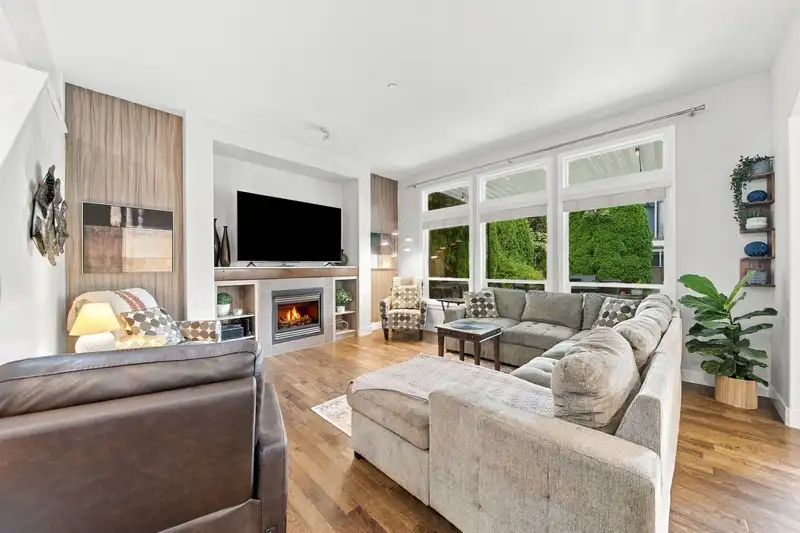 19556 THORBURN WAY - photo 4 of 40