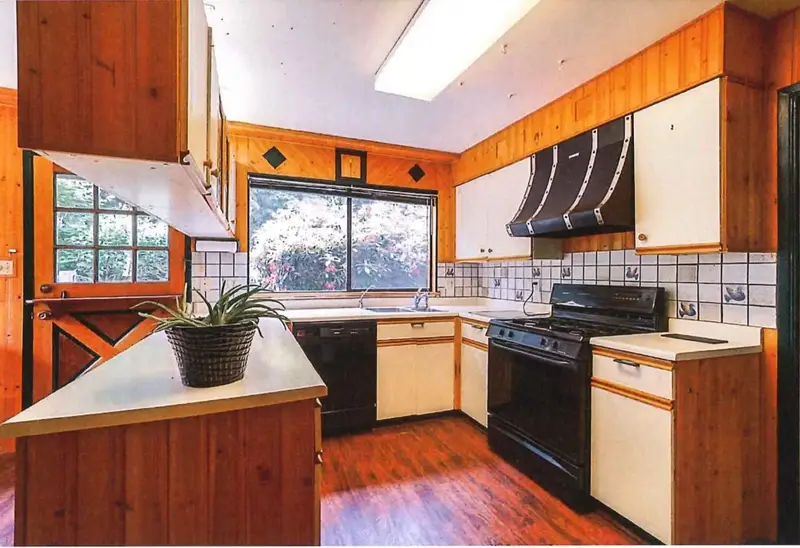 7041 193 STREET - photo 2 of 10