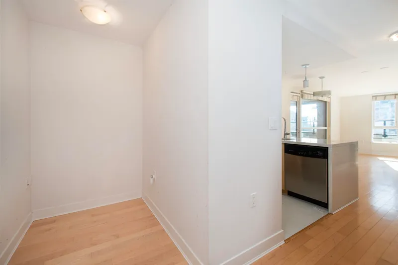 301 160 W 3RD STREET - photo 4 of 21