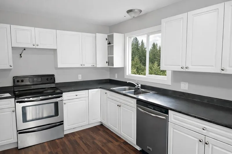 28140 56 AVENUE - photo 2 of 9