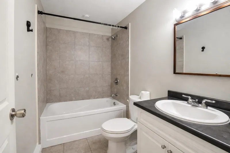 28140 56 AVENUE - photo 4 of 9