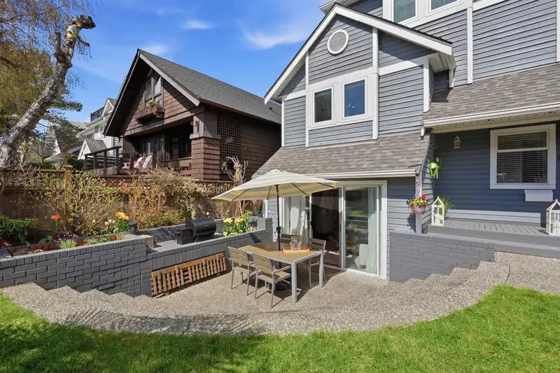 2015 CREELMAN AVENUE - photo 3 of 36