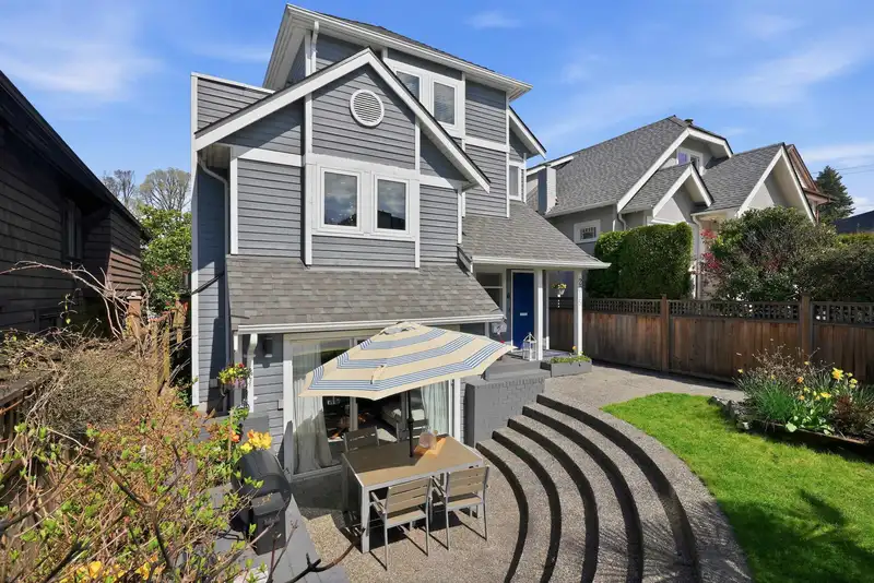 2015 CREELMAN AVENUE - photo 4 of 36