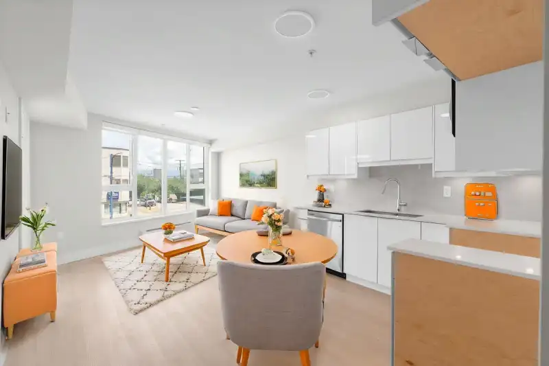 207 3050 KINGSWAY - photo 1 of 20