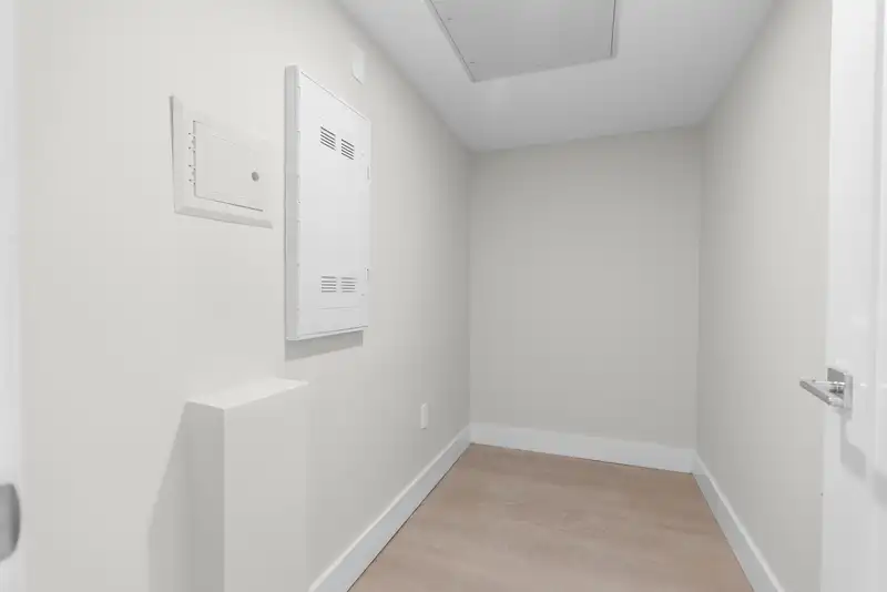 207 3050 KINGSWAY - photo 3 of 20