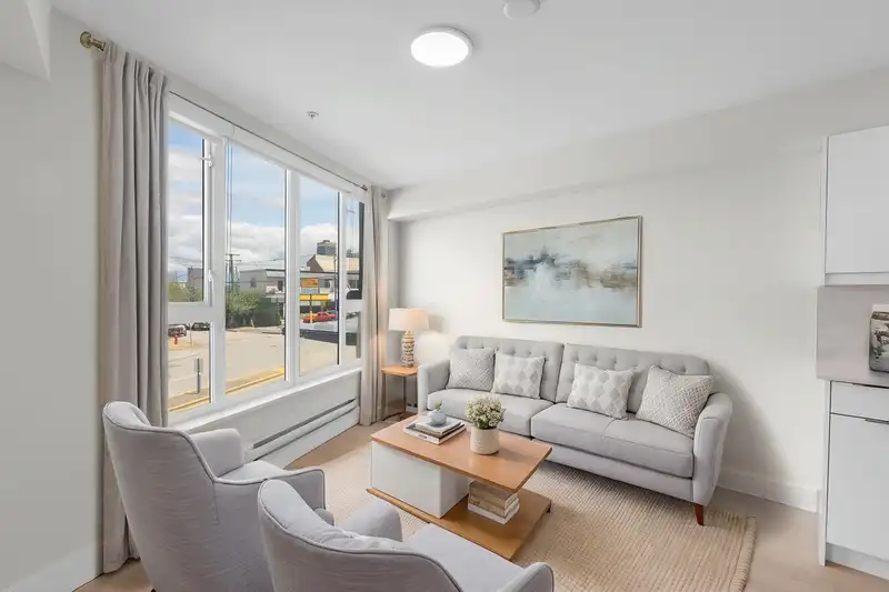 207 3050 KINGSWAY - photo 4 of 20