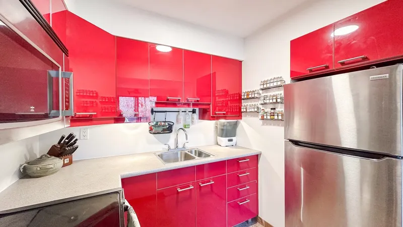 202 2080 MAPLE STREET - photo 1 of 21