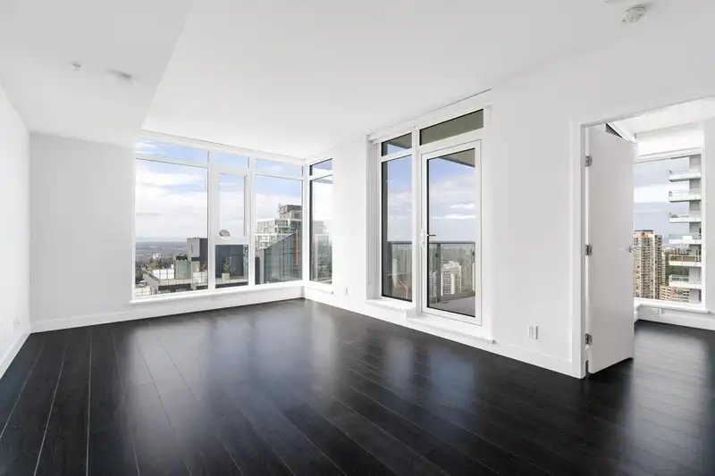 2707 4458 BERESFORD STREET - photo 3 of 35