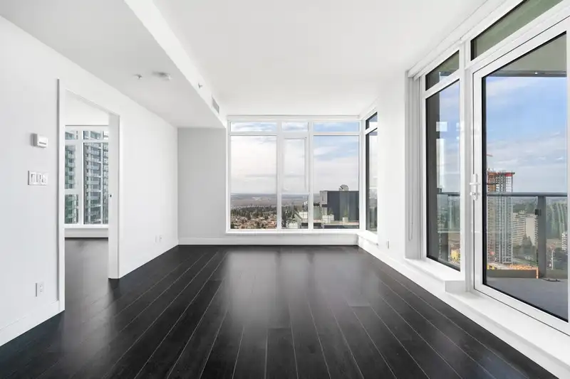 2707 4458 BERESFORD STREET - photo 4 of 35