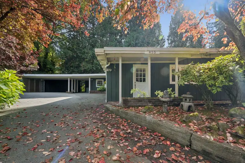 455 MACBETH CRESCENT - photo 1 of 40