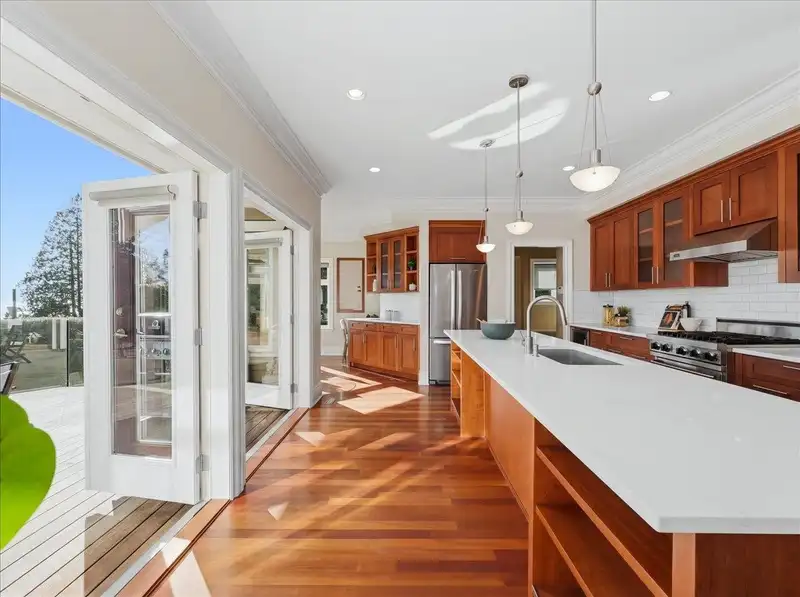 2618 LAWSON AVENUE - photo 3 of 39