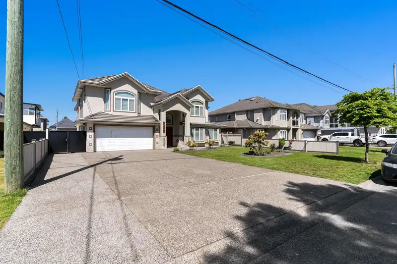 13125 73 AVENUE - photo 2 of 40