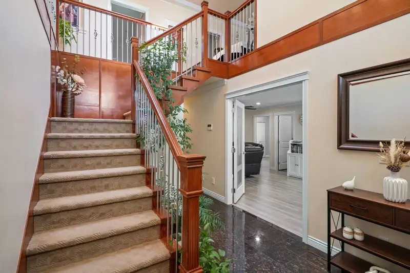 13125 73 AVENUE - photo 4 of 40