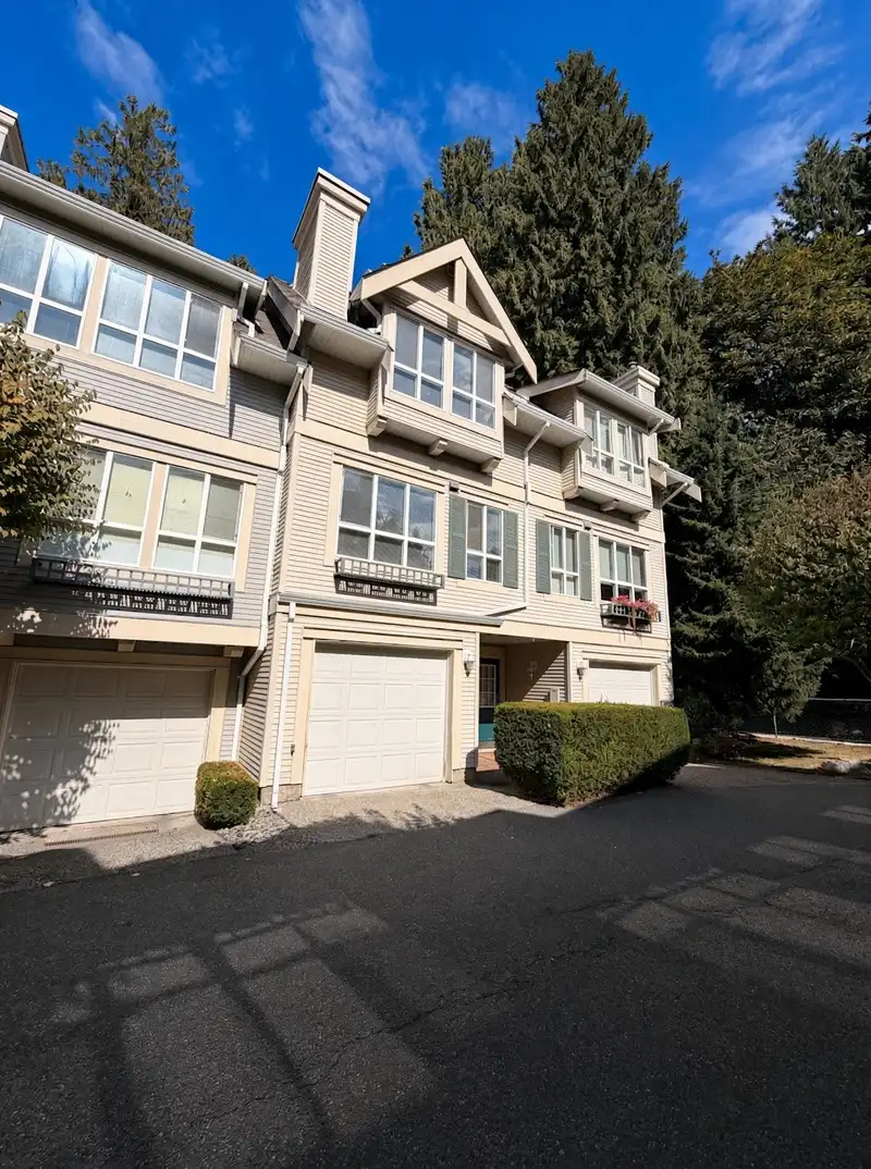 90 8844 208 STREET - photo 1 of 21