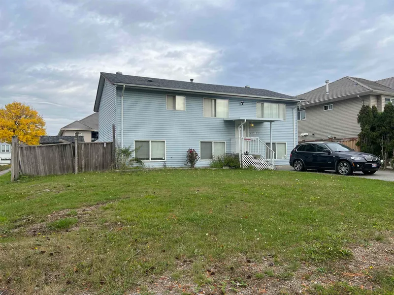 13421 87A AVENUE - photo 2 of 19