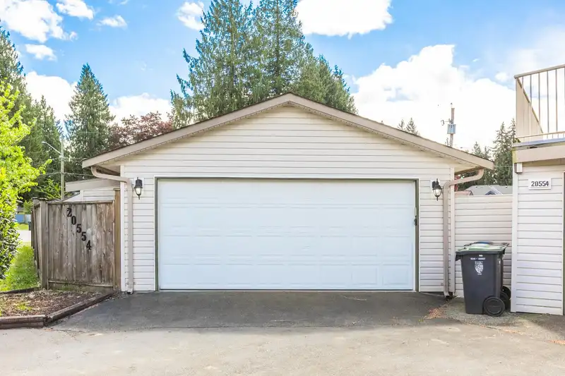 20554 43A AVENUE - photo 4 of 36