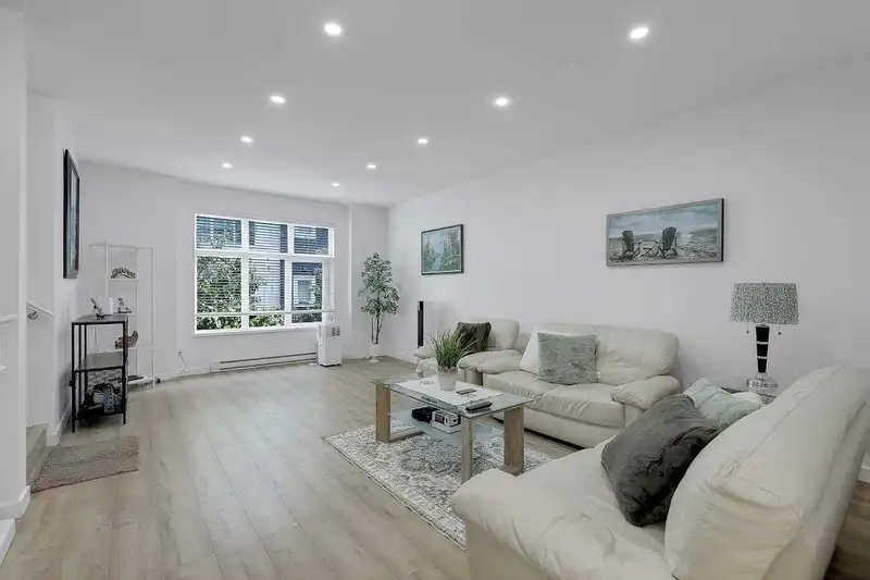 8 10433 158 STREET - photo 4 of 40