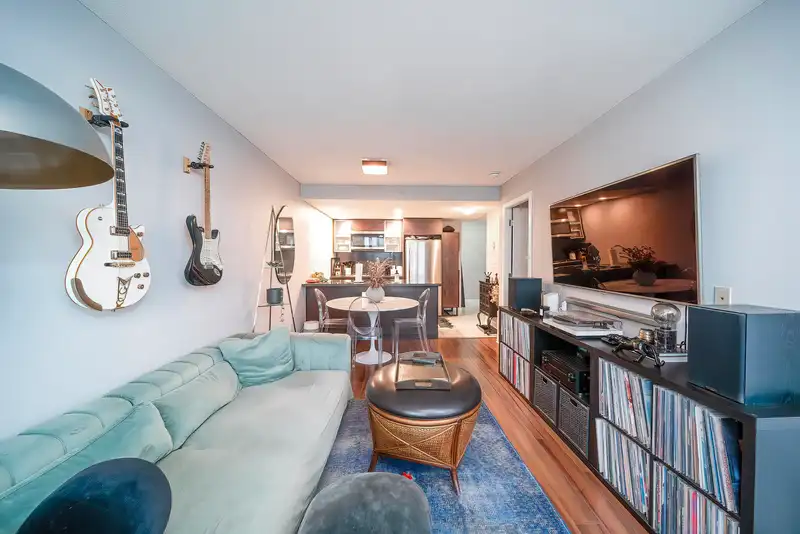 2605 833 SEYMOUR STREET - photo 4 of 14