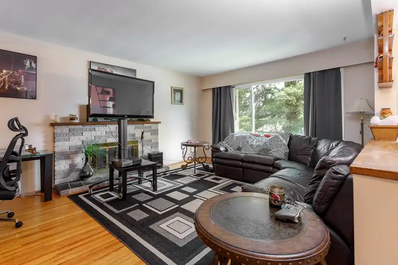 815 SEYMOUR DRIVE - photo 4 of 21