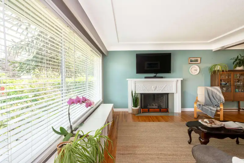 11691 CARSHILL STREET - photo 4 of 32