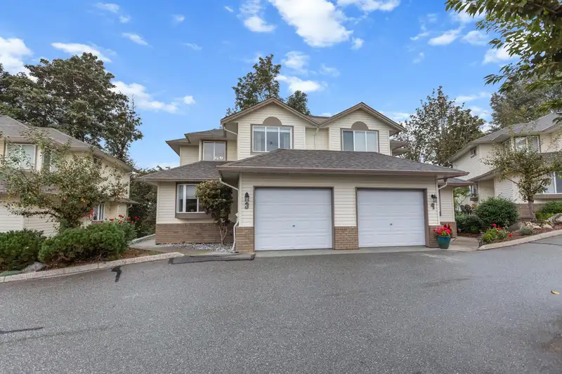 3 3222 IMMEL STREET - photo 3 of 37