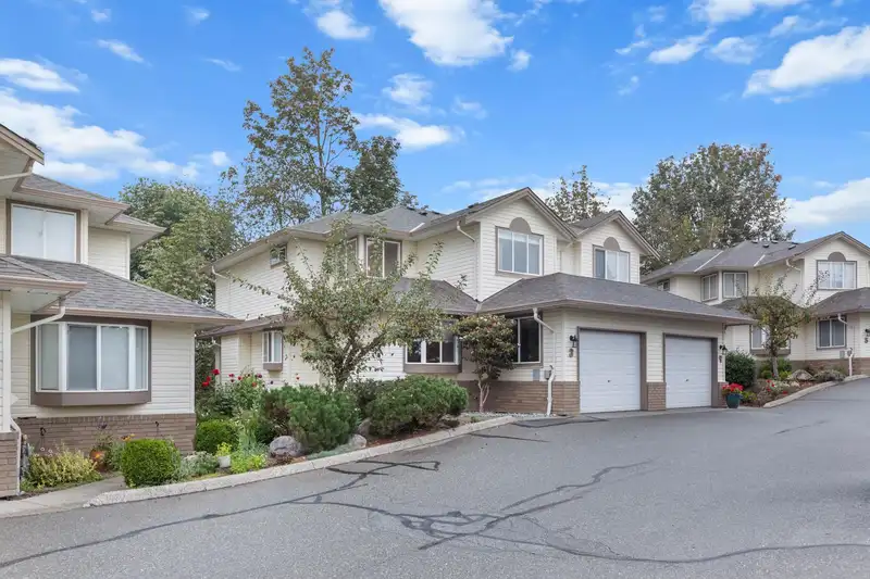 3 3222 IMMEL STREET - photo 4 of 37