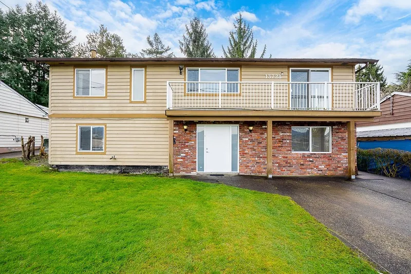 13728 112 AVENUE - photo 1 of 25