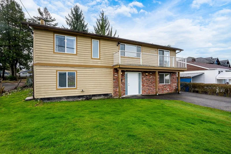 13728 112 AVENUE - photo 2 of 25