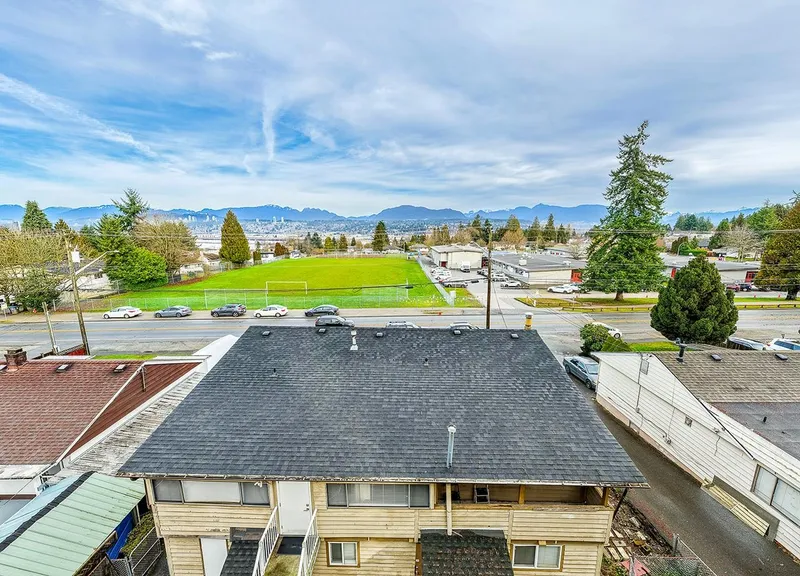 13728 112 AVENUE - photo 3 of 25