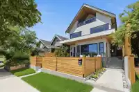 1 625 E 24TH AVENUE - thumbnail 1