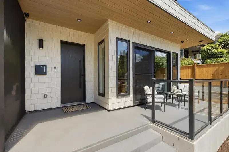 1 625 E 24TH AVENUE - photo 3 of 35