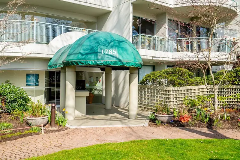 112 1785 MARTIN DRIVE - photo 2 of 19