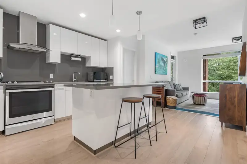 429 723 W 3RD STREET - photo 1 of 27