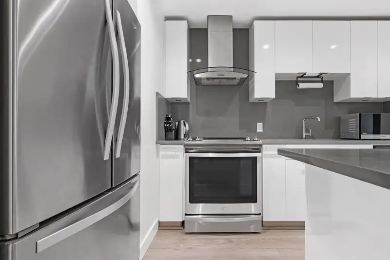 429 723 W 3RD STREET - photo 2 of 27