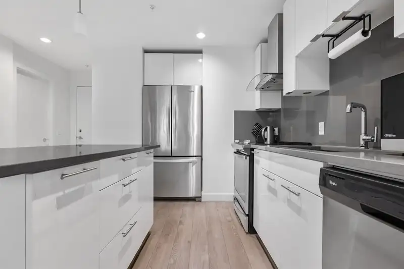429 723 W 3RD STREET - photo 3 of 27