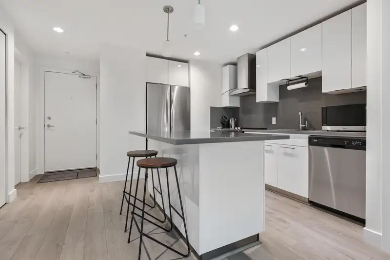 429 723 W 3RD STREET - photo 4 of 27