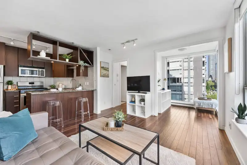 1002 1010 RICHARDS STREET - photo 1 of 25