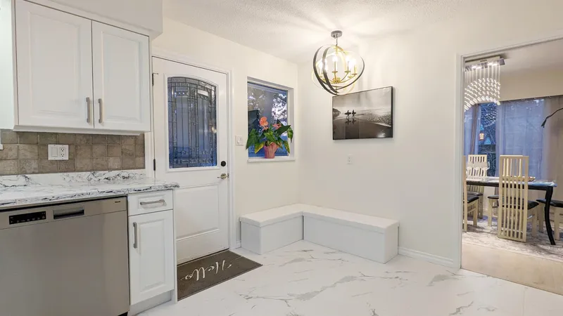 350 52A STREET - photo 4 of 20