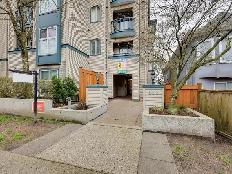 209 688 E 16TH AVENUE - photo 1 of 15