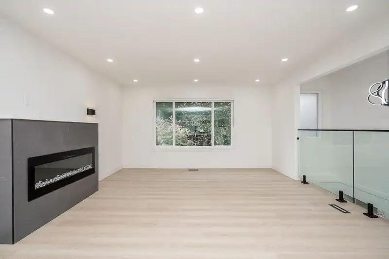 6738 128B STREET - photo 4 of 37