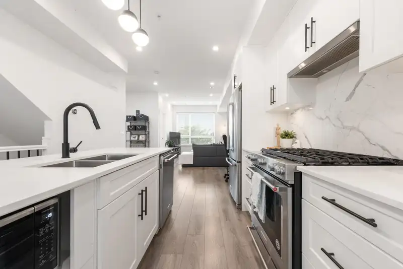 3 19624 56 AVENUE - photo 4 of 40