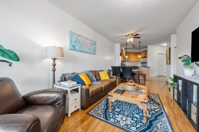 411 3551 FOSTER AVENUE - photo 3 of 21