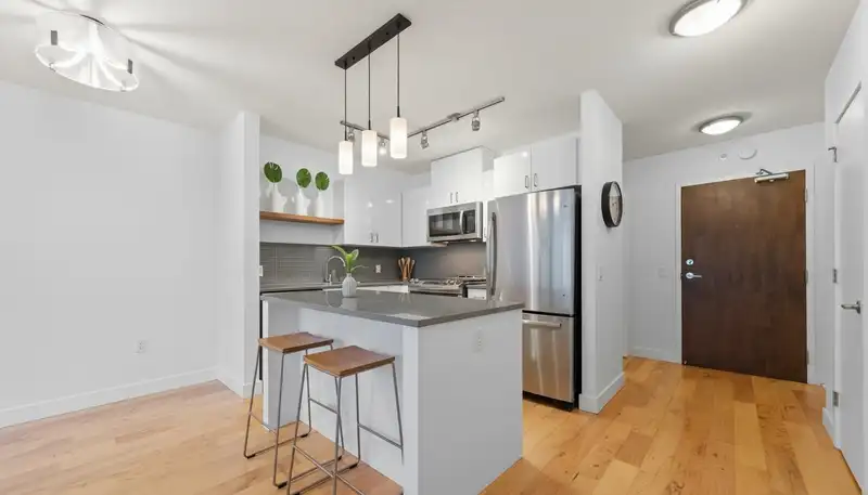805 175 W 1ST STREET - photo 3 of 38