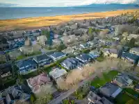 9240 CHAPMOND CRESCENT - thumbnail 3