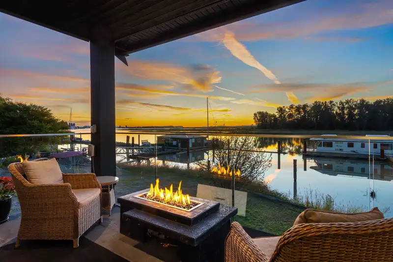 4259 W RIVER ROAD - photo 1 of 40