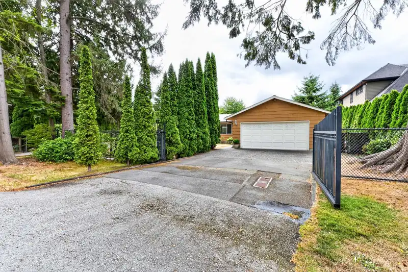 17180 4 AVENUE - photo 4 of 40