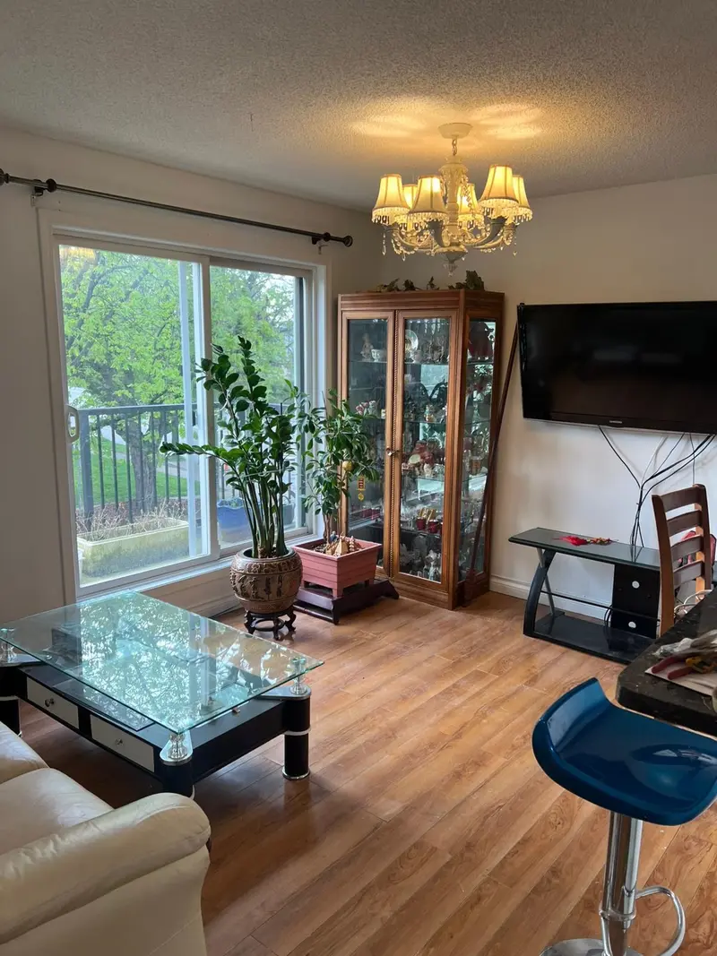 408 1040 E BROADWAY - photo 1 of 13