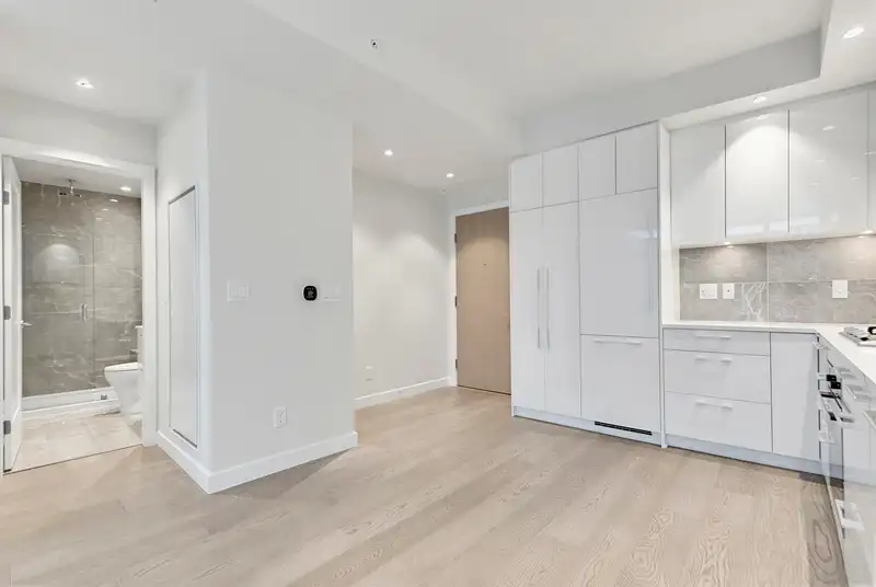 607 5608 BERTON AVENUE - photo 4 of 29